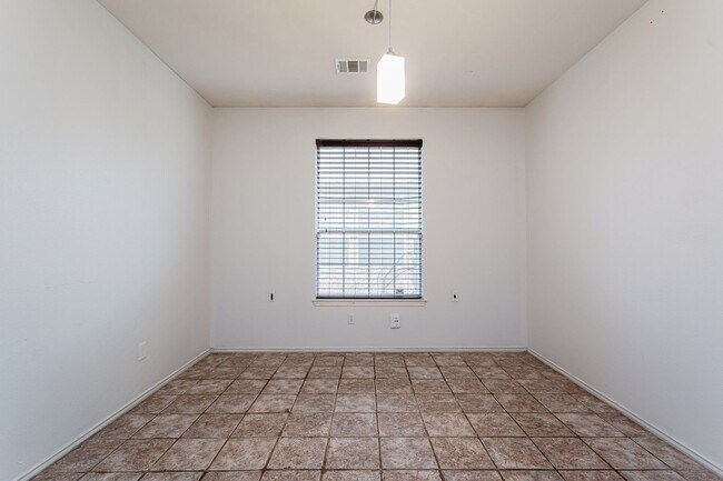 Foto del edificio - 1235 Blackthorn Dr