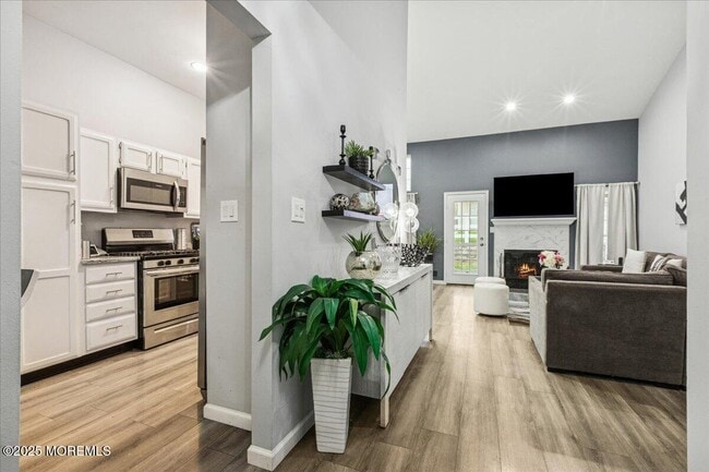 Building Photo - 292 Daisy Dr