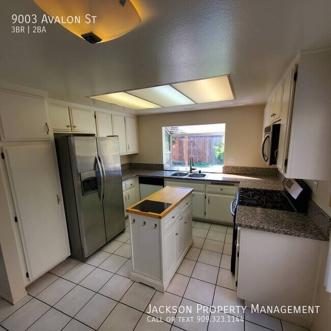Building Photo - 3 bedroom Home Available