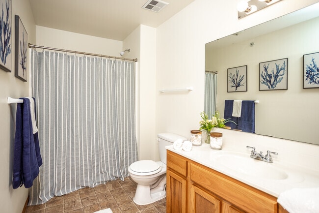 2BR, 1BA - 925 SF - Wheatland Condos