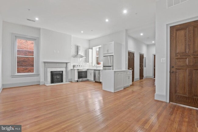 Building Photo - 812 Park Ave