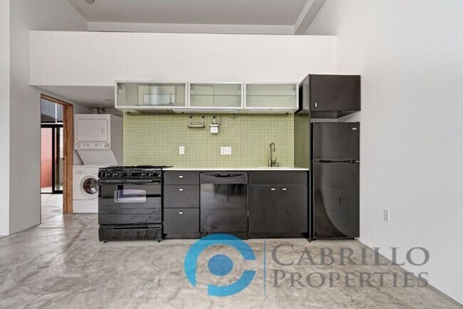 Foto del edificio - 3771 Centre St