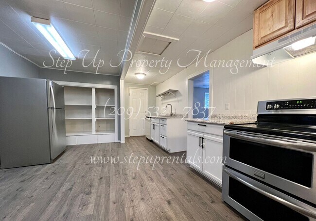 Foto del edificio - Charming 3 Bedroom 1 Bathroom Home w/ Wate...