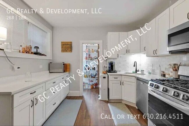 Building Photo - ***2 BDRM / SS APPLIANCES INCL / IN UNIT W...