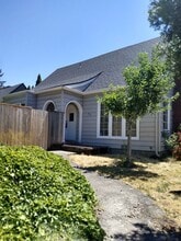 Building Photo - 712 1/2-712 1/2 E 16th Ave