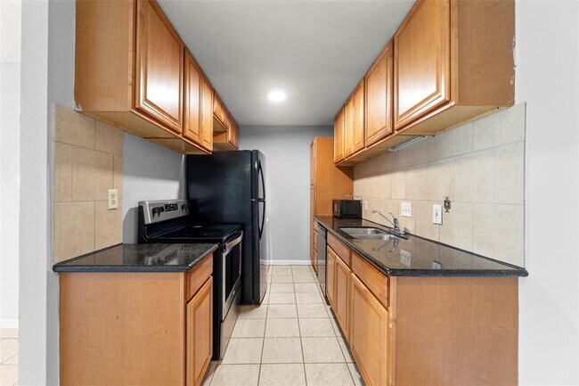 Foto del edificio - 2100 Wilcrest Dr