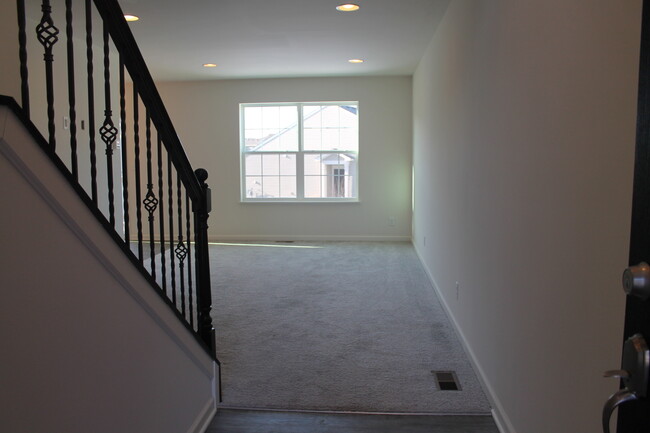 Building Photo - 7106 Country Club Hills Dr
