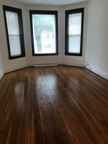 Building Photo - 3744 N Racine Ave