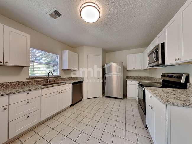 Building Photo - 6218 Everglade Rd