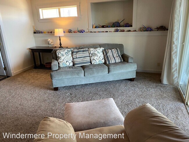 Building Photo - 10989 Rolling Bay Walk NE