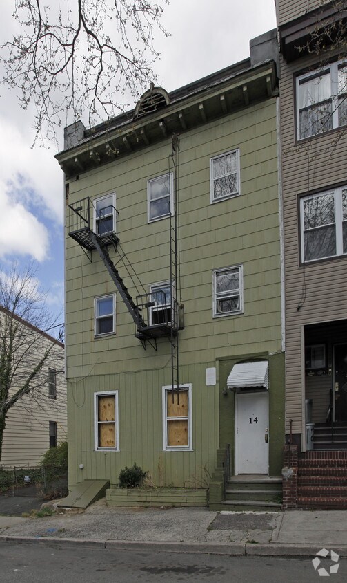 Building Photo - 14 Highland Ter
