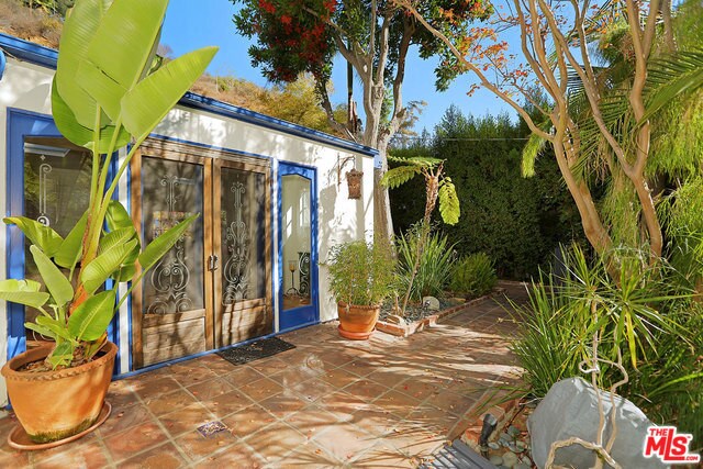 Primary Photo - 8921 Wonderland Park Ave