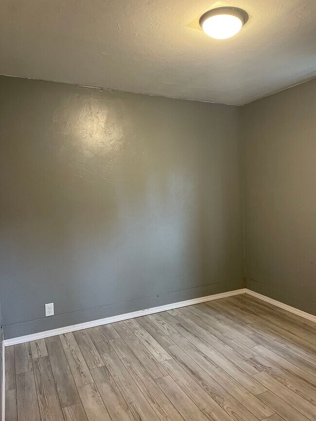 Building Photo - 3 bedroom home