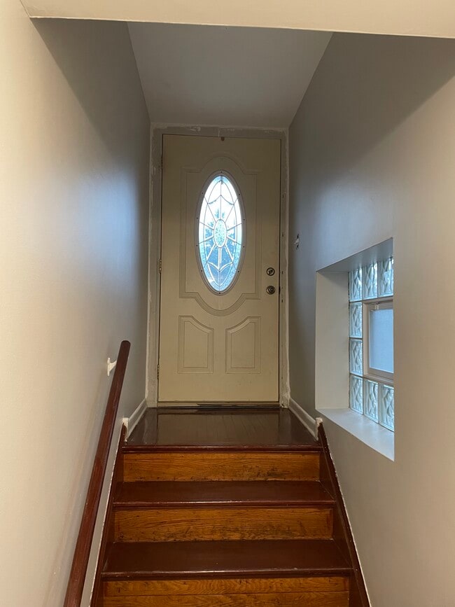 Entrance - 5322 S 72nd Ct