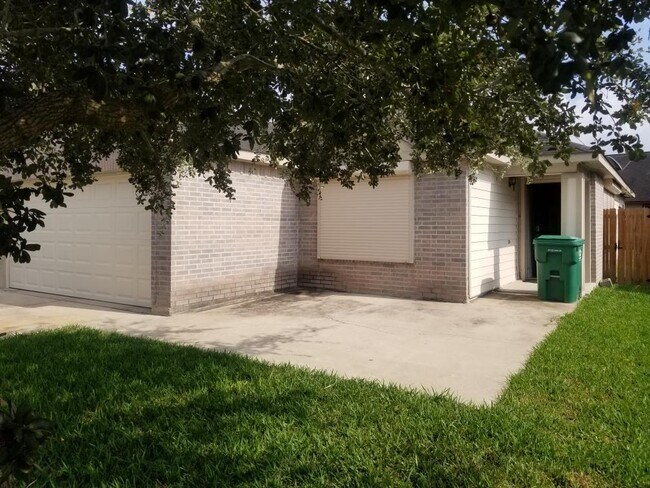 Front View - 3007 Duck Pond Dr