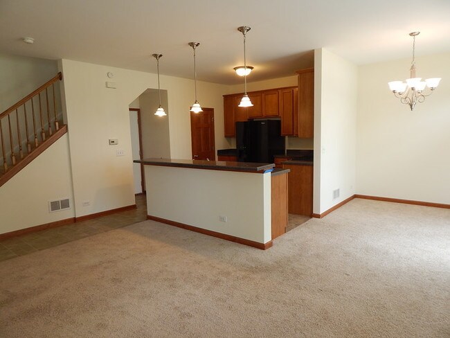 Building Photo - Nice 2 story townhome