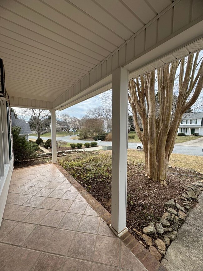 Building Photo - 3BR 2BA One Story Home with Fenced Backyard