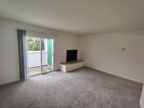 Building Photo - 600 Reusens Rd