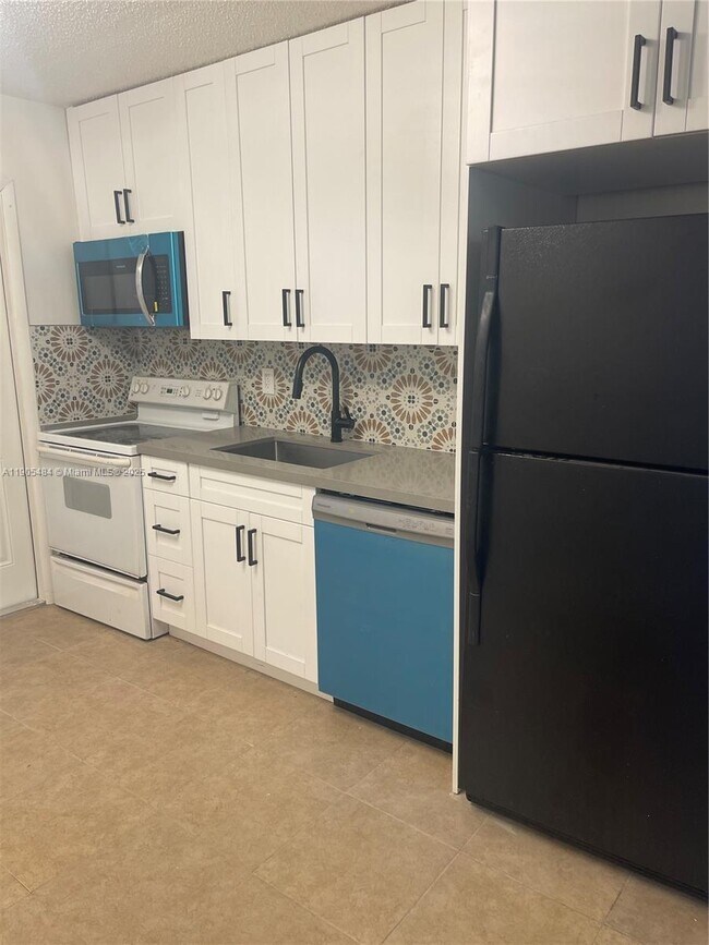 Foto del edificio - 2884 SW 19th Pl