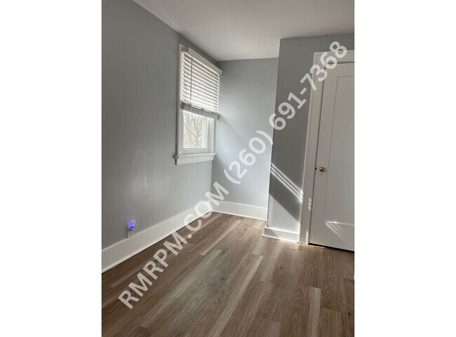 Building Photo - 334 Radial Ln