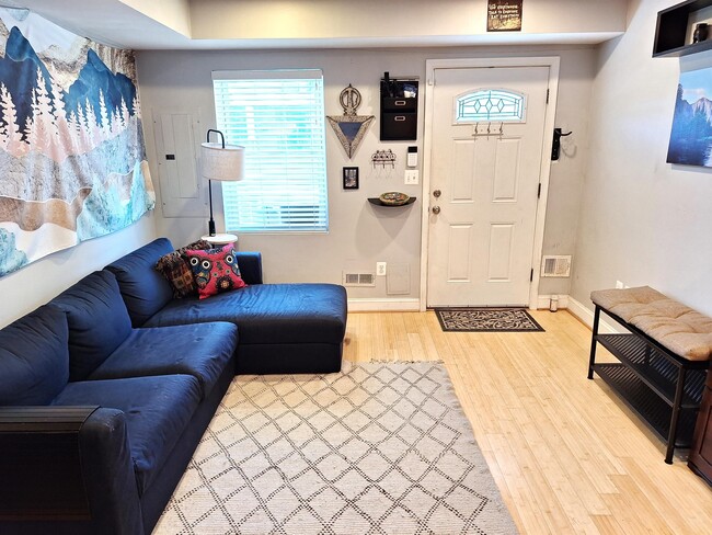 Photo - 714 19th St NE House