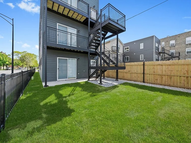 Building Photo - 2700 W Jackson Blvd