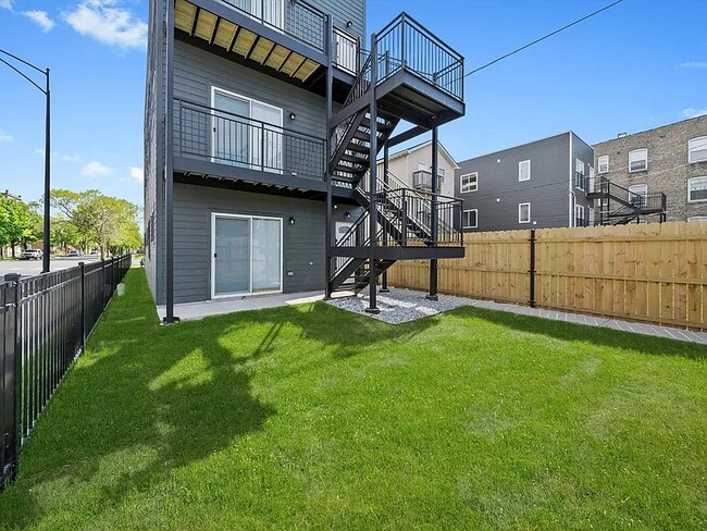 Photo - 2700 W Jackson Blvd Apartment