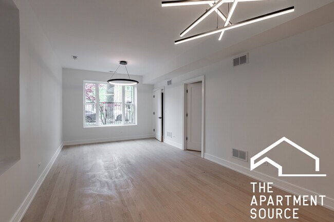 Foto del edificio - 2943 N Gresham Ave