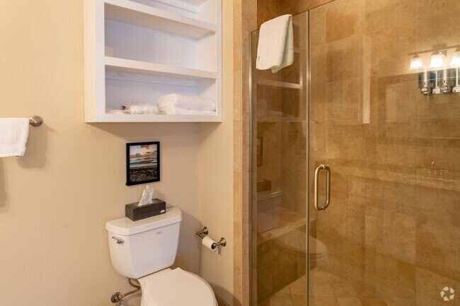 Building Photo - 3 bed/3 bath luxury townhouse walking distance to FSU campus. Available Fall 2026!