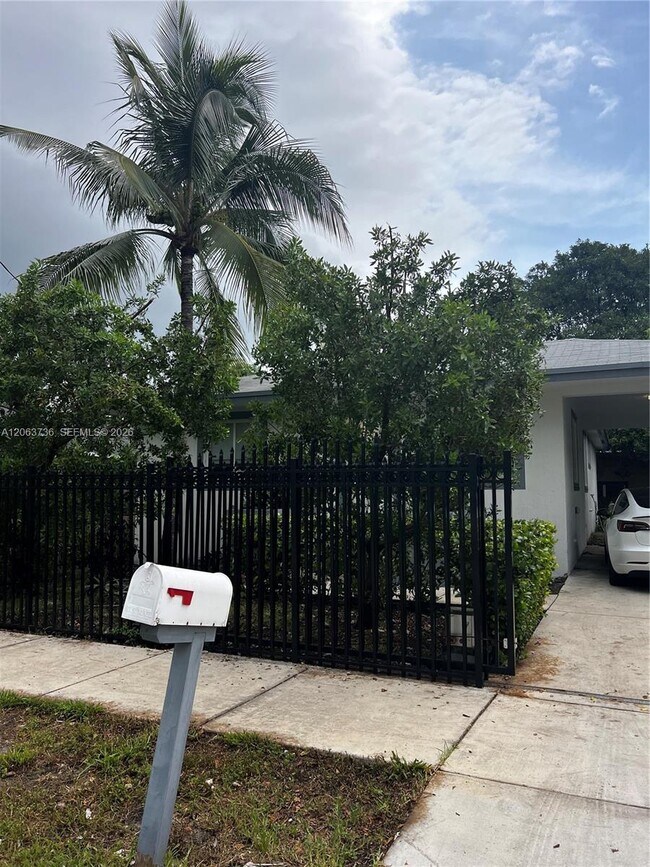Foto del edificio - 6301 NW 1st Pl