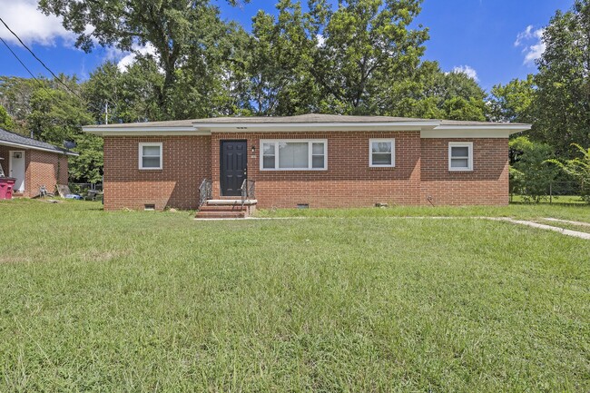 Building Photo - 2715 Bob O Link Dr