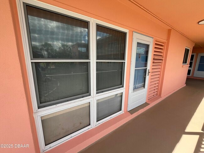 Foto del edificio - 721 S Beach St