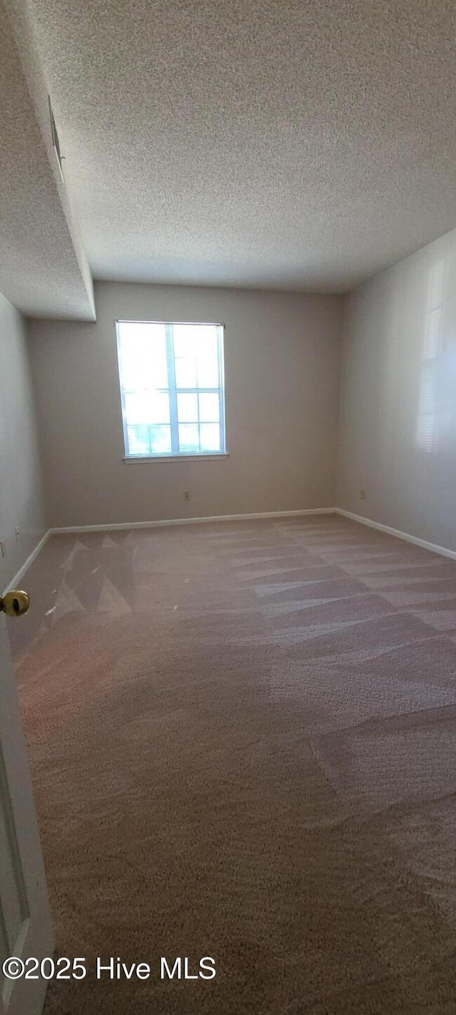 Building Photo - 723 Bragg Dr