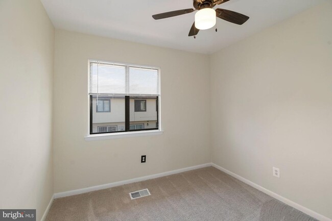Building Photo - 8407 Del Norte Ct