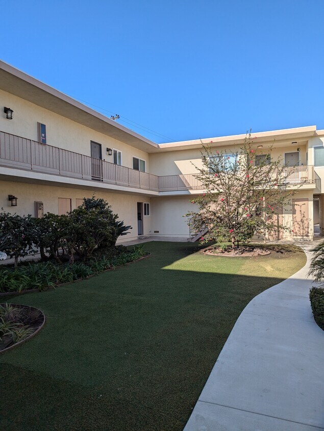 Courtyard - 2960 W 235th St