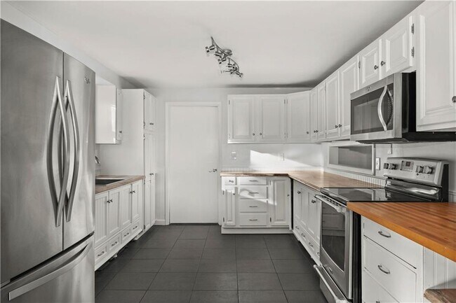 Foto del edificio - 63 Phillips Rd