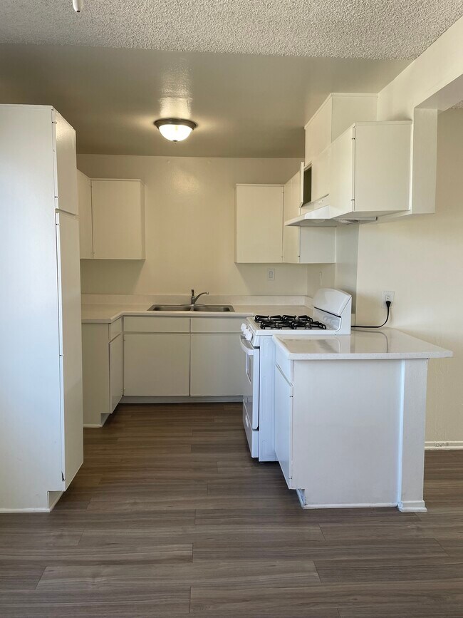Foto del edificio - 3155 Rosecrans Ave