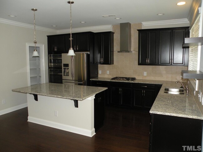 Building Photo - 525 Balsam Fir Dr