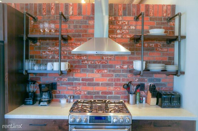 Foto del edificio - 1 br, 1 bath Condo - 214 East 2nd Street