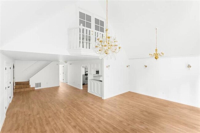 Building Photo - Beautifully updated and lovingly maintaine...
