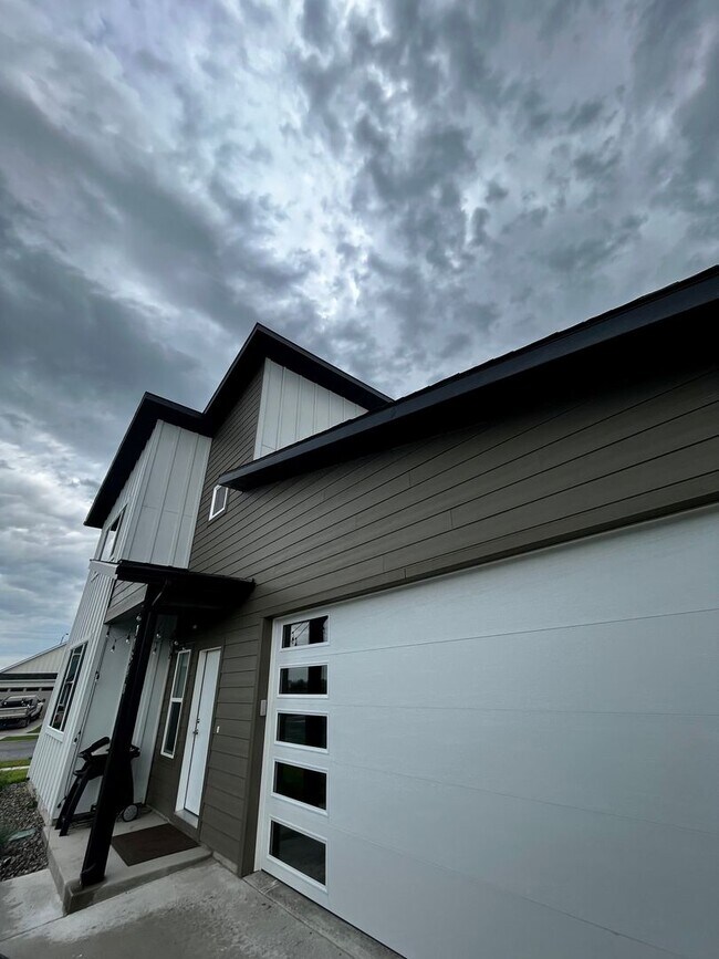 Building Photo - 1184 Samantha Ln
