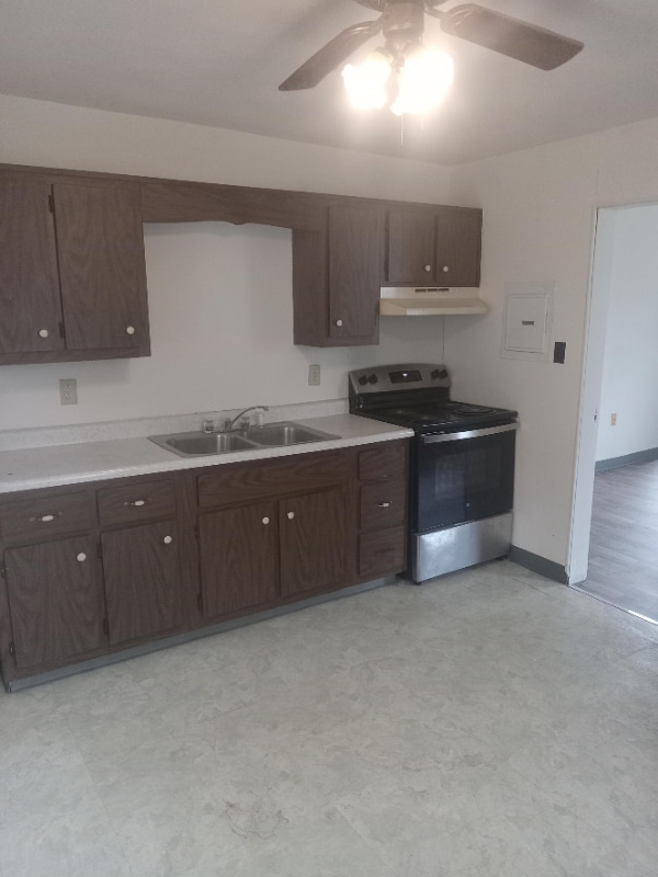 1943 Broadway Ave Unit B, Greensburg, PA 15601 Room for Rent in