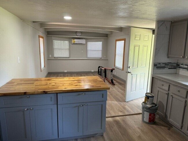 Building Photo - * APPLICATION PENDING. DO NOT APPLY! *  Ne...