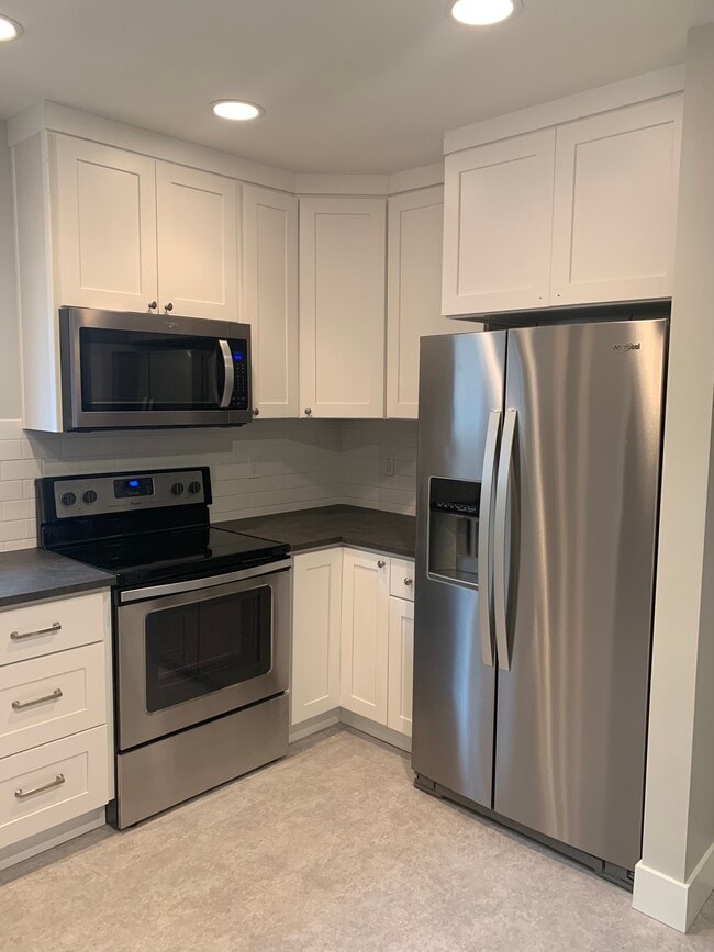 Shared Kitchen Space - 2613 Marine Ave SW