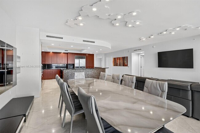 Foto del edificio - 6000 Island Blvd