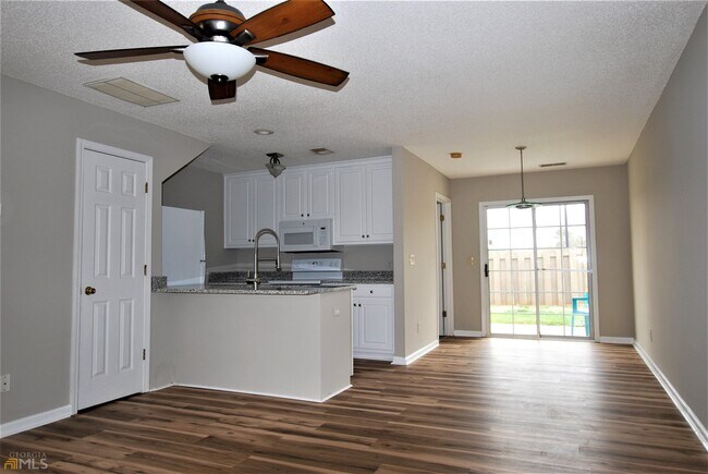 Building Photo - 2874 Florence Dr