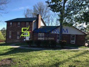 Building Photo - 723 White Oak Cir