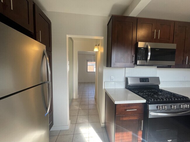 Foto del edificio - 3155 Kemper St
