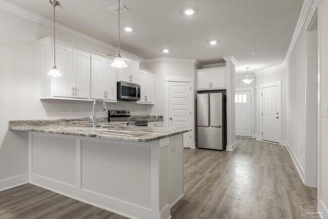 Building Photo - 722 Canary Ct