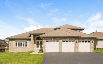 Building Photo - 1022 Amlin Terrace